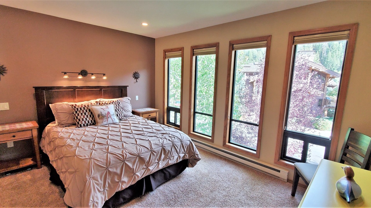 Photo of Bedroom in Warm Springs