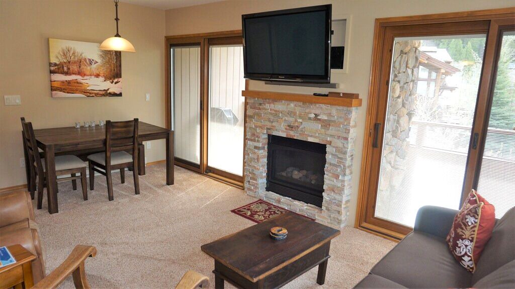 Photo of Livingroom in Warm Springs