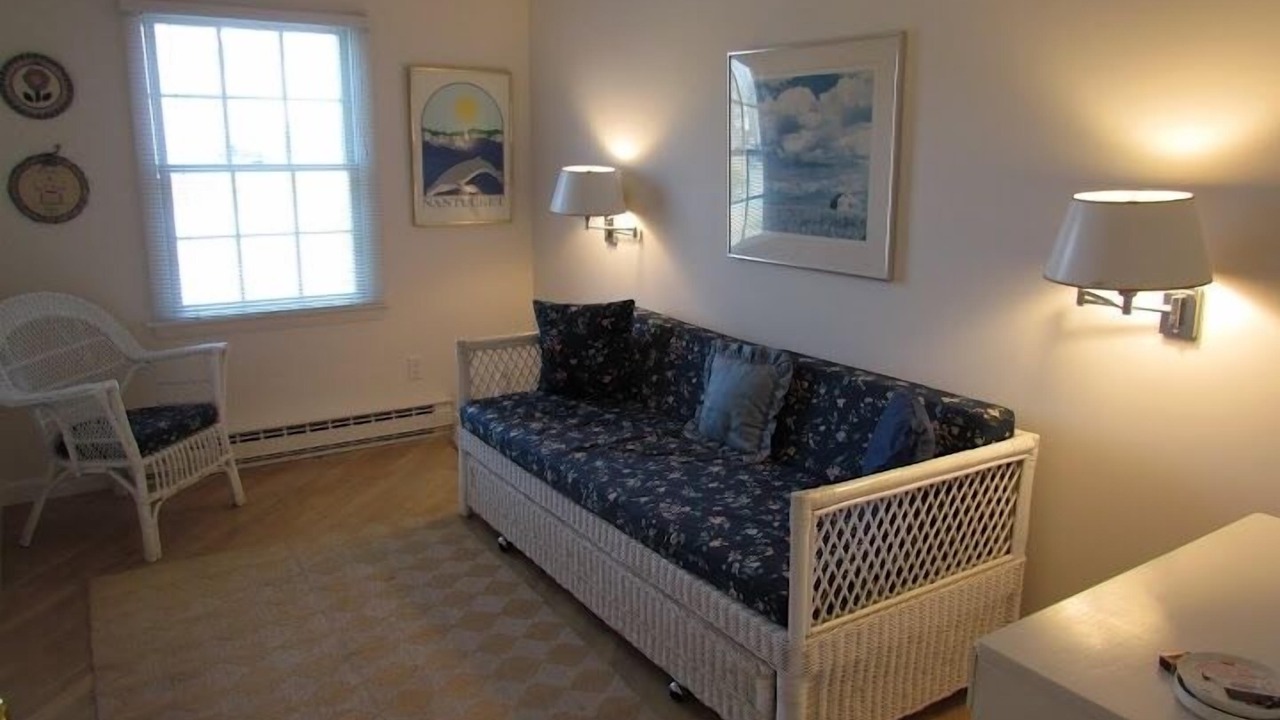 Photo of Livingroom in West of Town