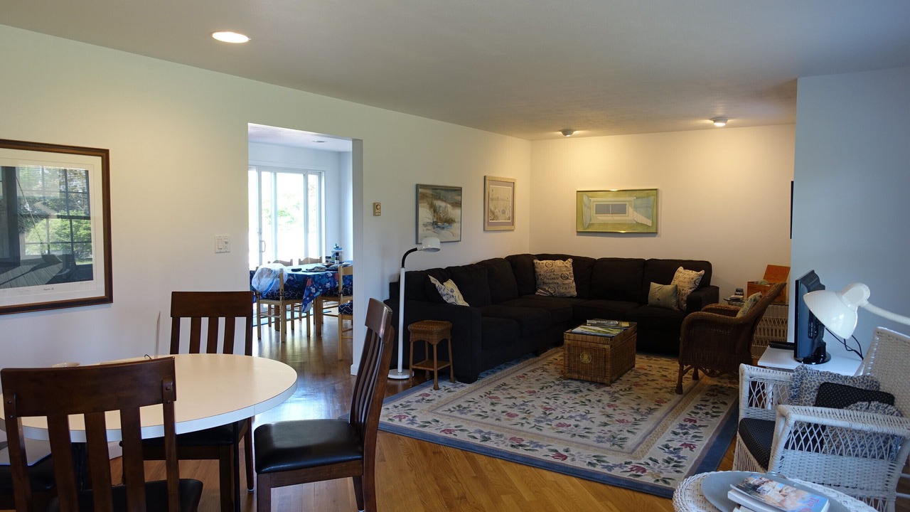 Photo of Livingroom in West of Town