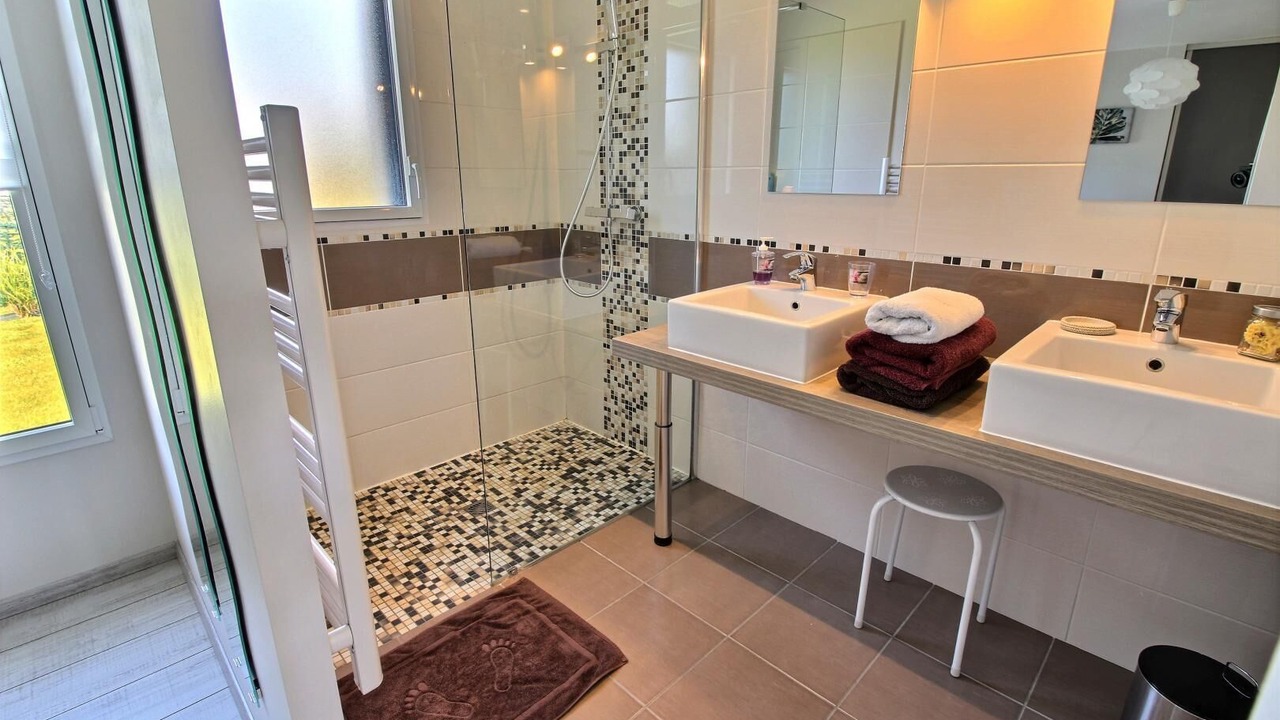Photo of Bathroom in Penvenan