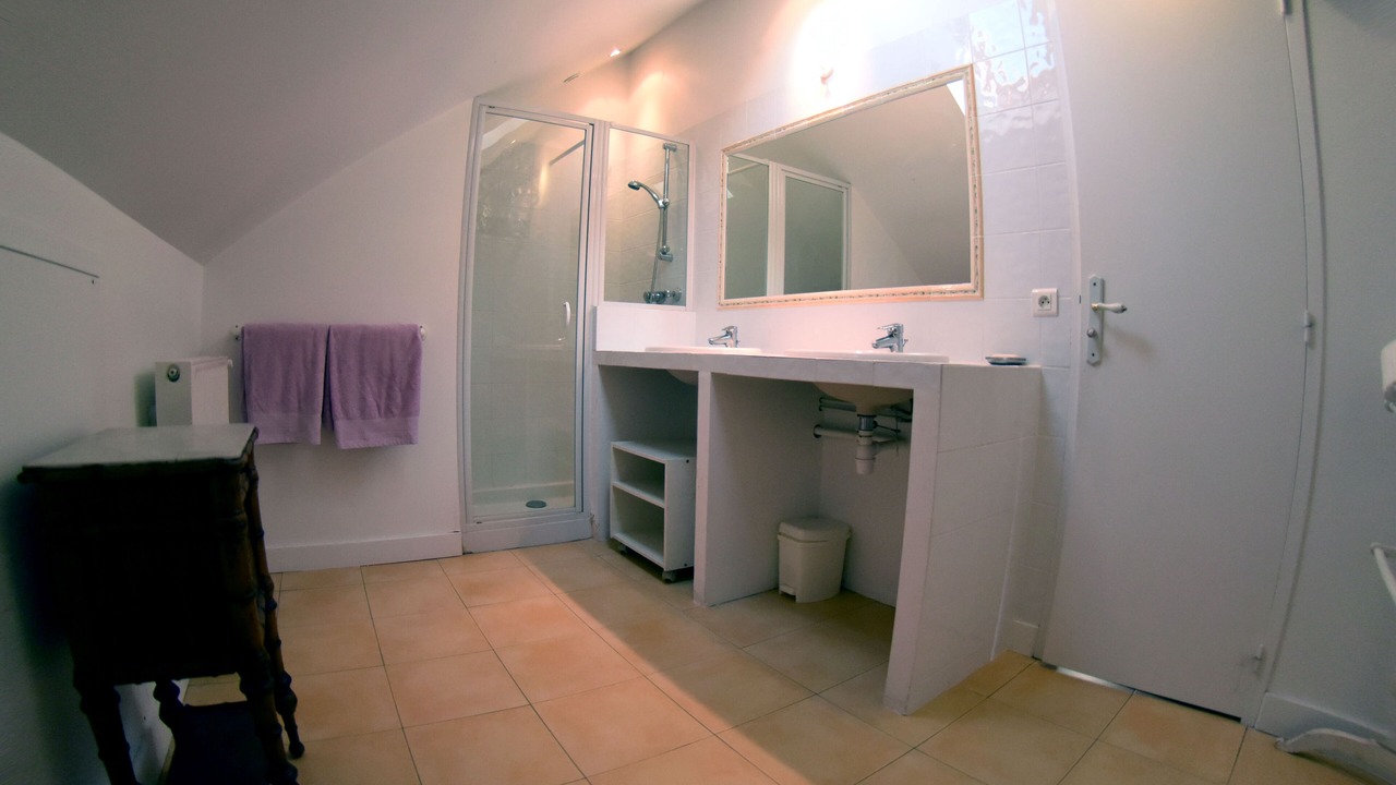 Photo of Bathroom in Le Plessis-Dorin