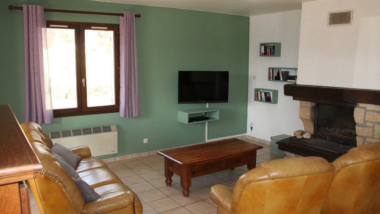 Photo of Livingroom in Saint-Julien-de-Peyrolas