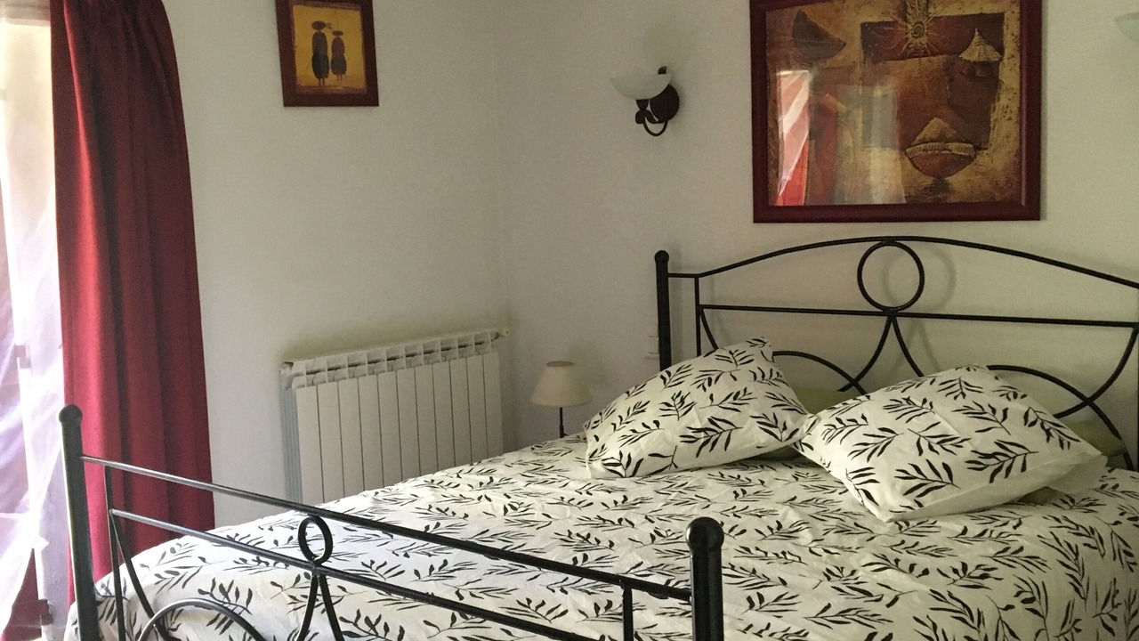 Photo of Bedroom in La Roque-d'Antheron