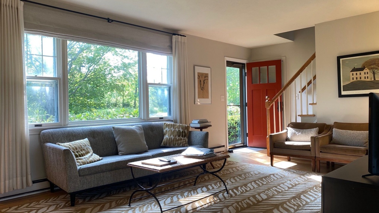 Photo of Livingroom in Middlefield