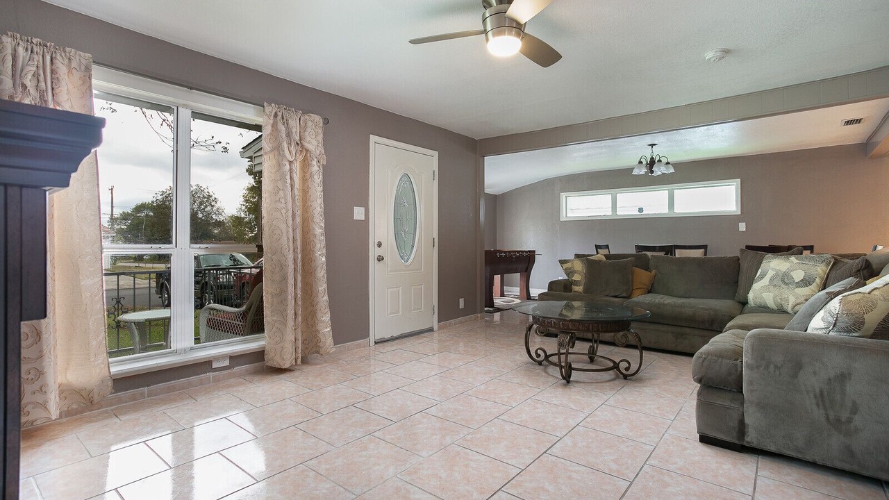 Photo of Livingroom in North San Antonio - SAT