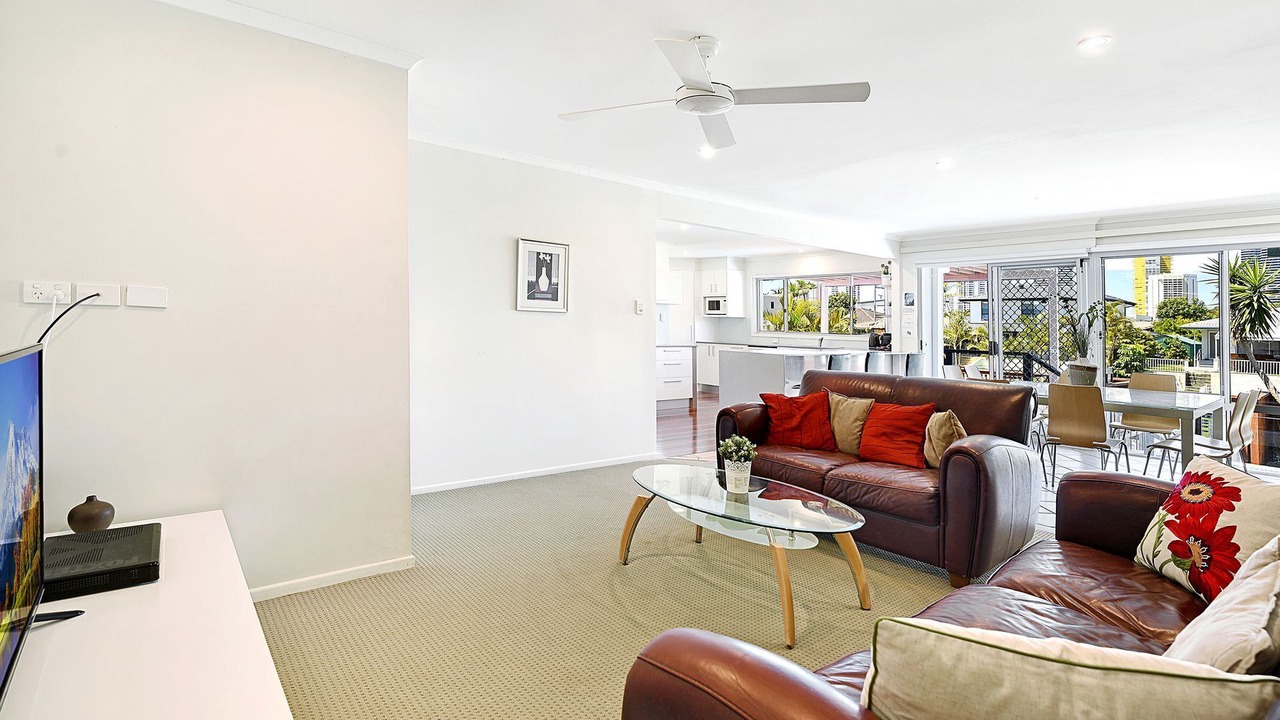 Photo of Livingroom in Broadbeach Waters