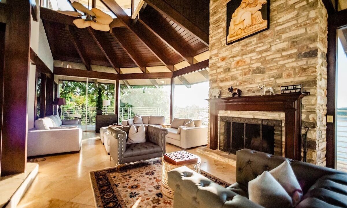 Photo of Livingroom in Lakeway