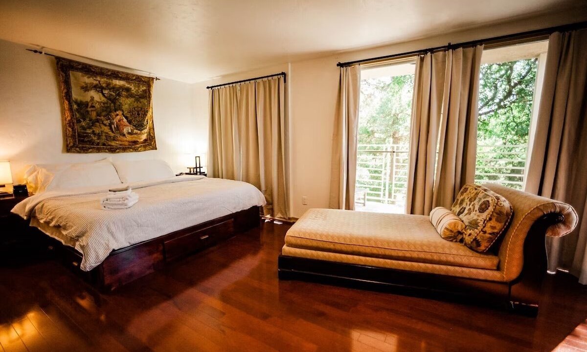 Photo of Bedroom in Lakeway