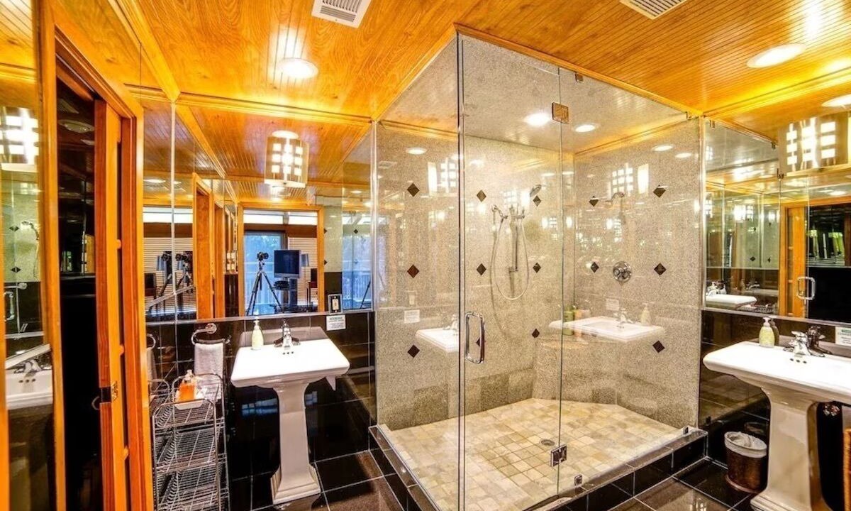 Photo of Bathroom in Lakeway
