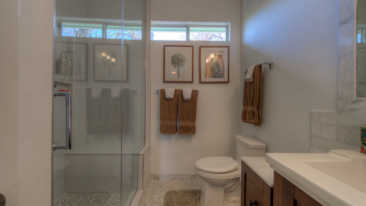 Photo of Bathroom in East Cesar Chavez