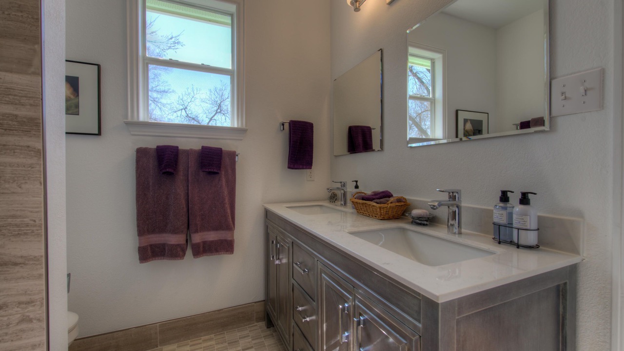Photo of Bathroom in East Cesar Chavez