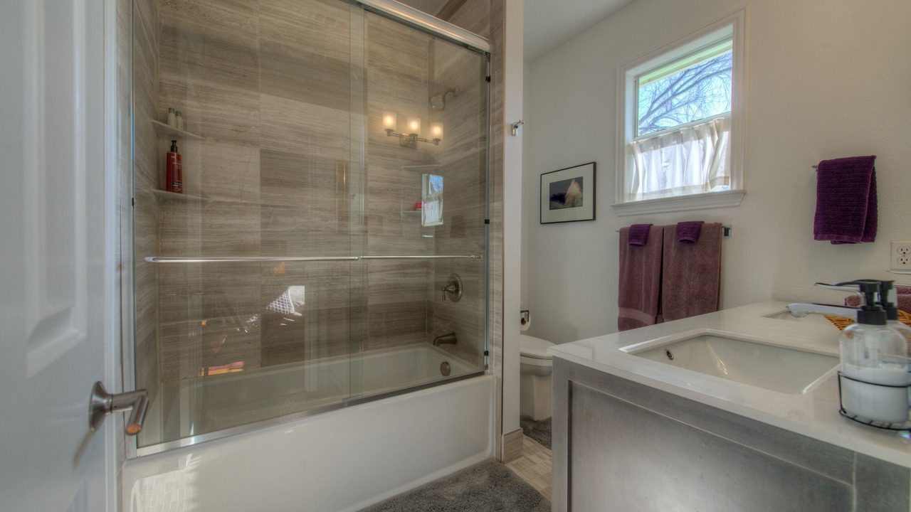 Photo of Bathroom in East Cesar Chavez