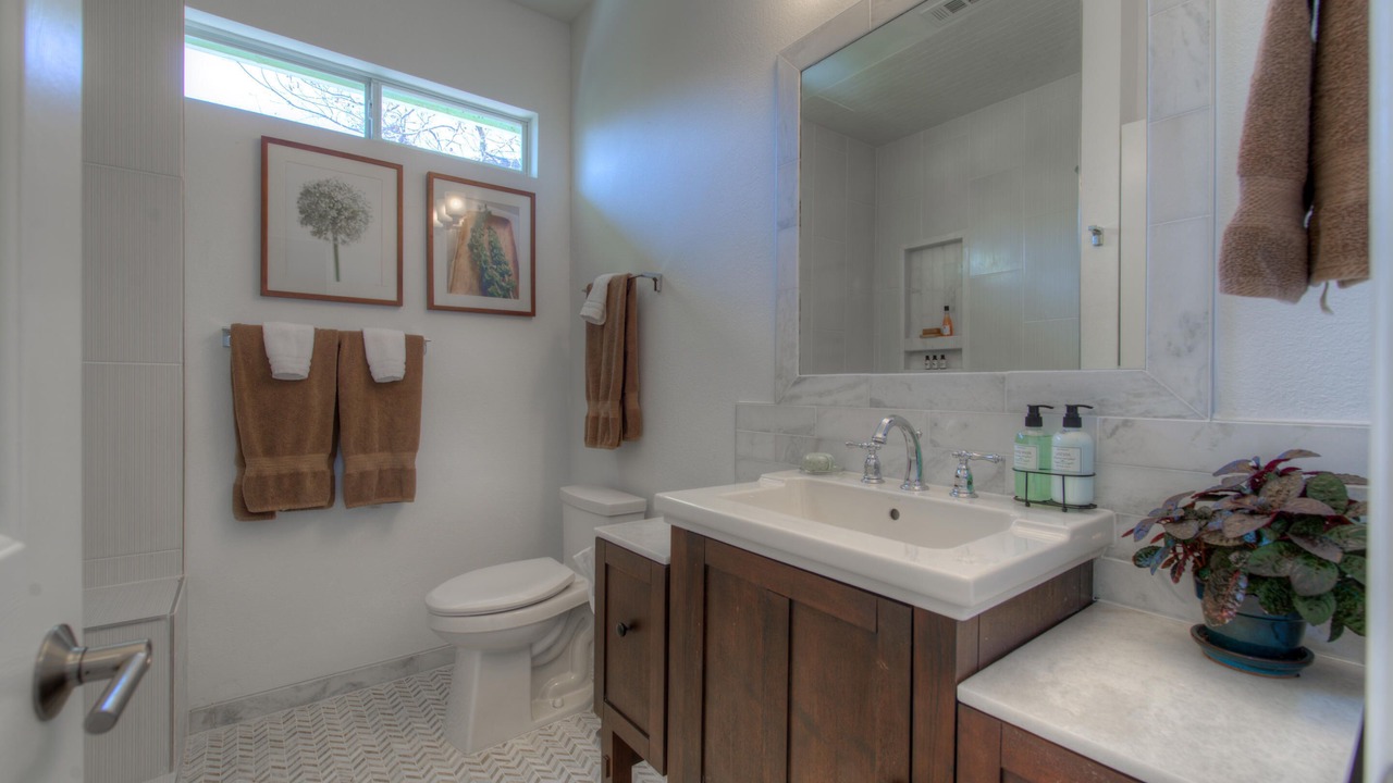 Photo of Bathroom in East Cesar Chavez