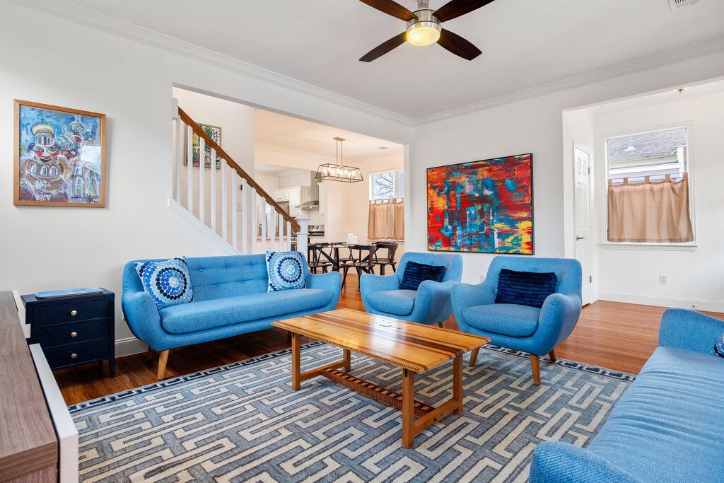 Photo of Livingroom in East Cesar Chavez