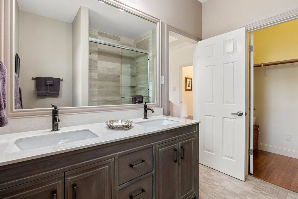 Photo of Bathroom in East Cesar Chavez