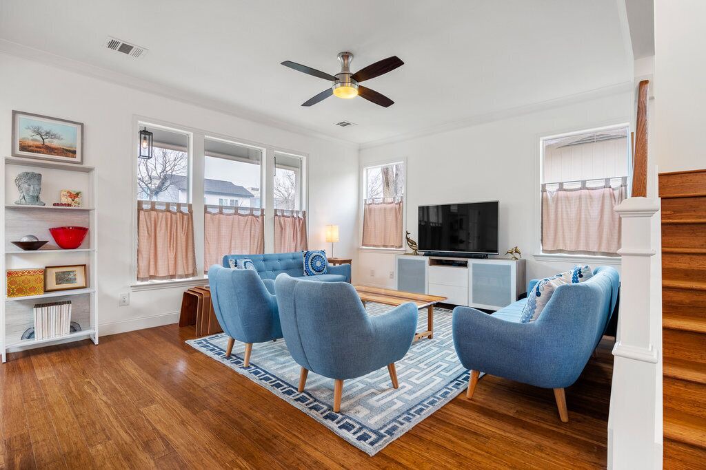 Photo of Livingroom in East Cesar Chavez