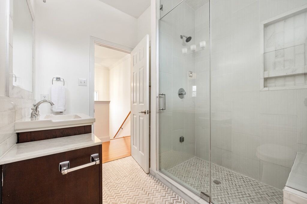 Photo of Bathroom in East Cesar Chavez