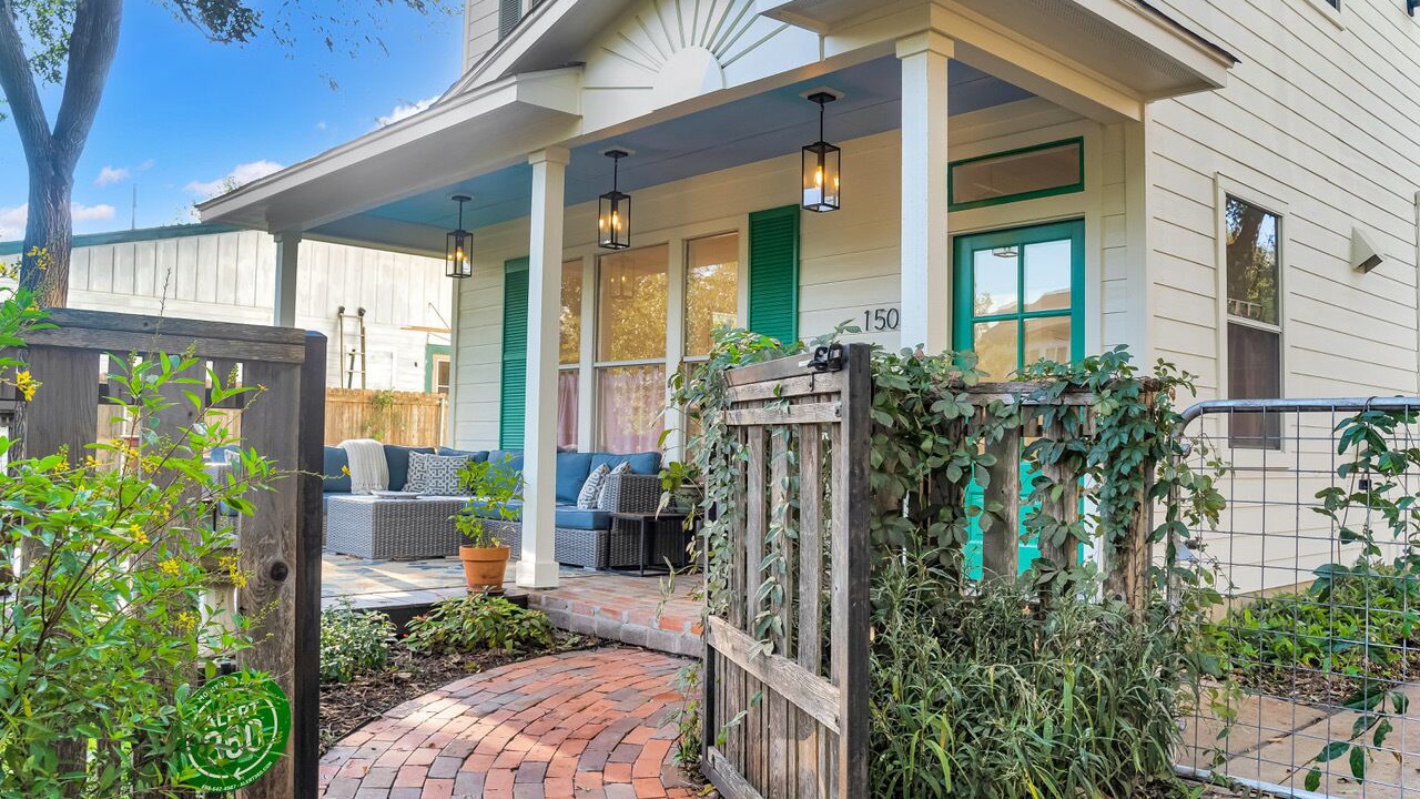 Photo of Patio Balcony in East Cesar Chavez