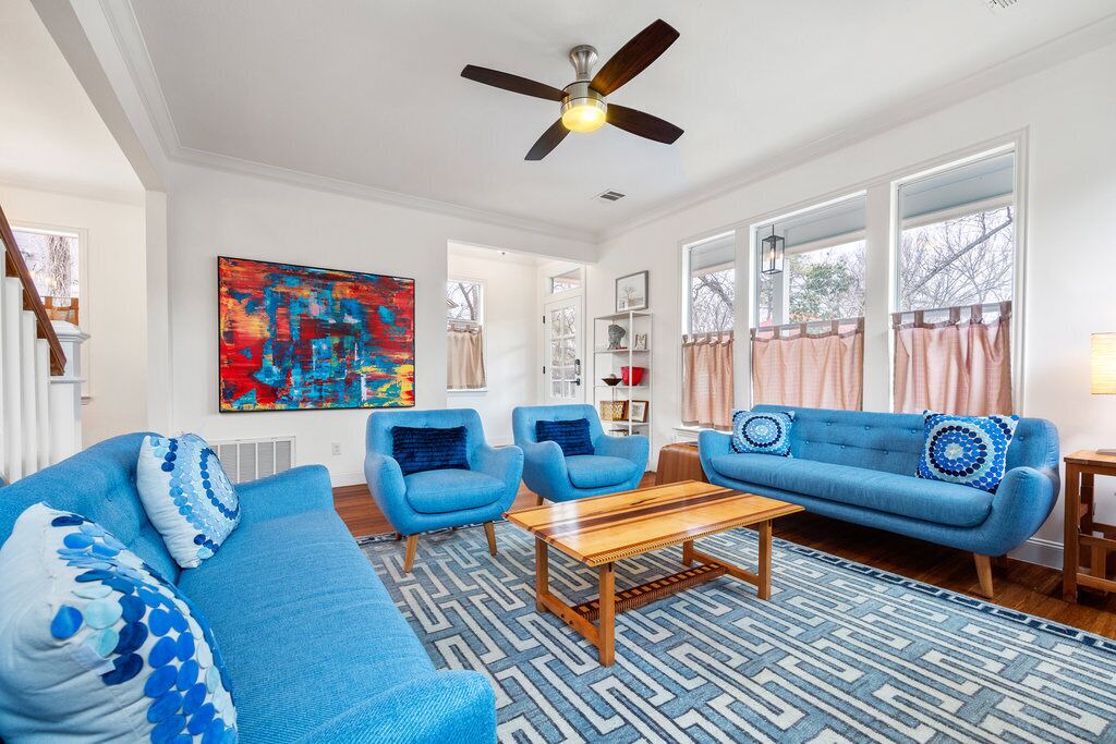 Photo of Livingroom in East Cesar Chavez