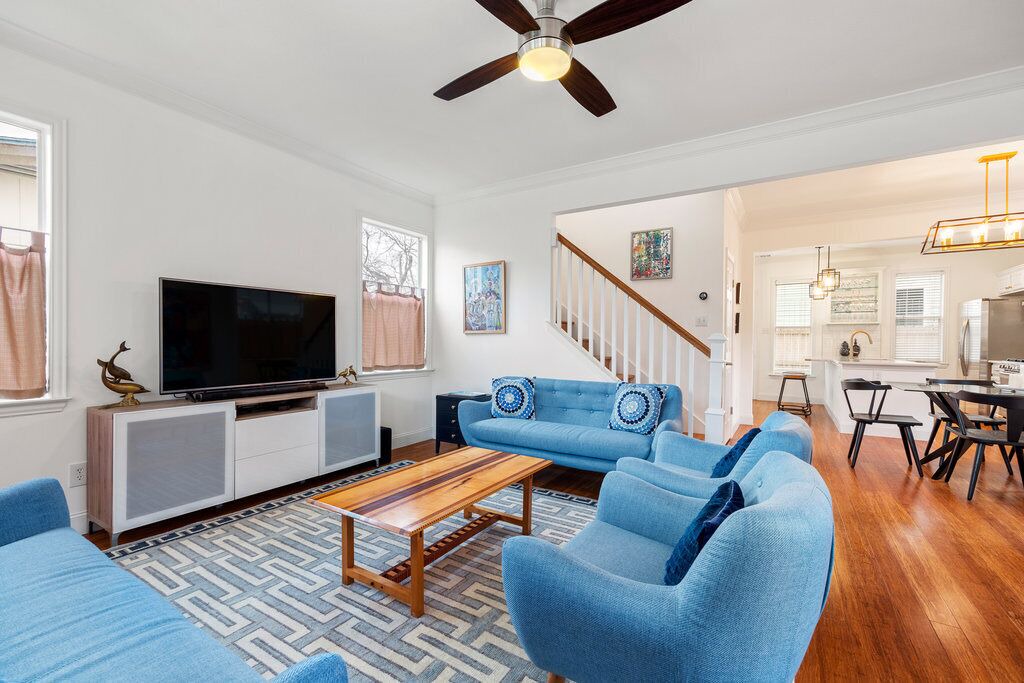 Photo of Livingroom in East Cesar Chavez