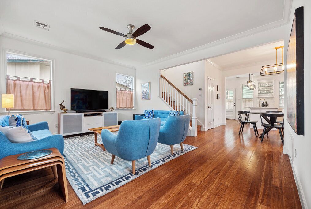 Photo of Livingroom in East Cesar Chavez