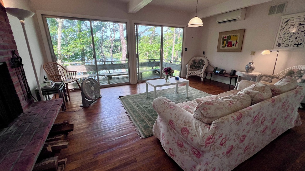 Photo of Livingroom in Truro