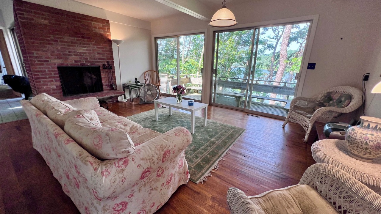 Photo of Livingroom in Truro