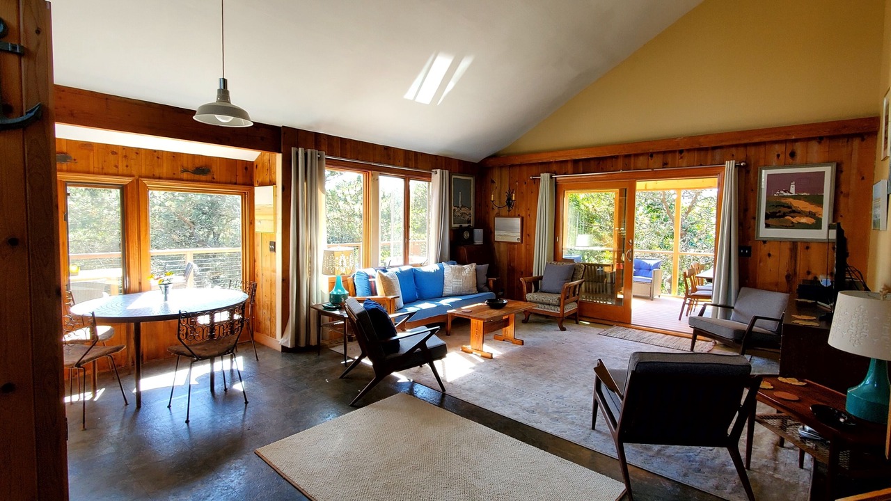 Photo of Livingroom in North Truro