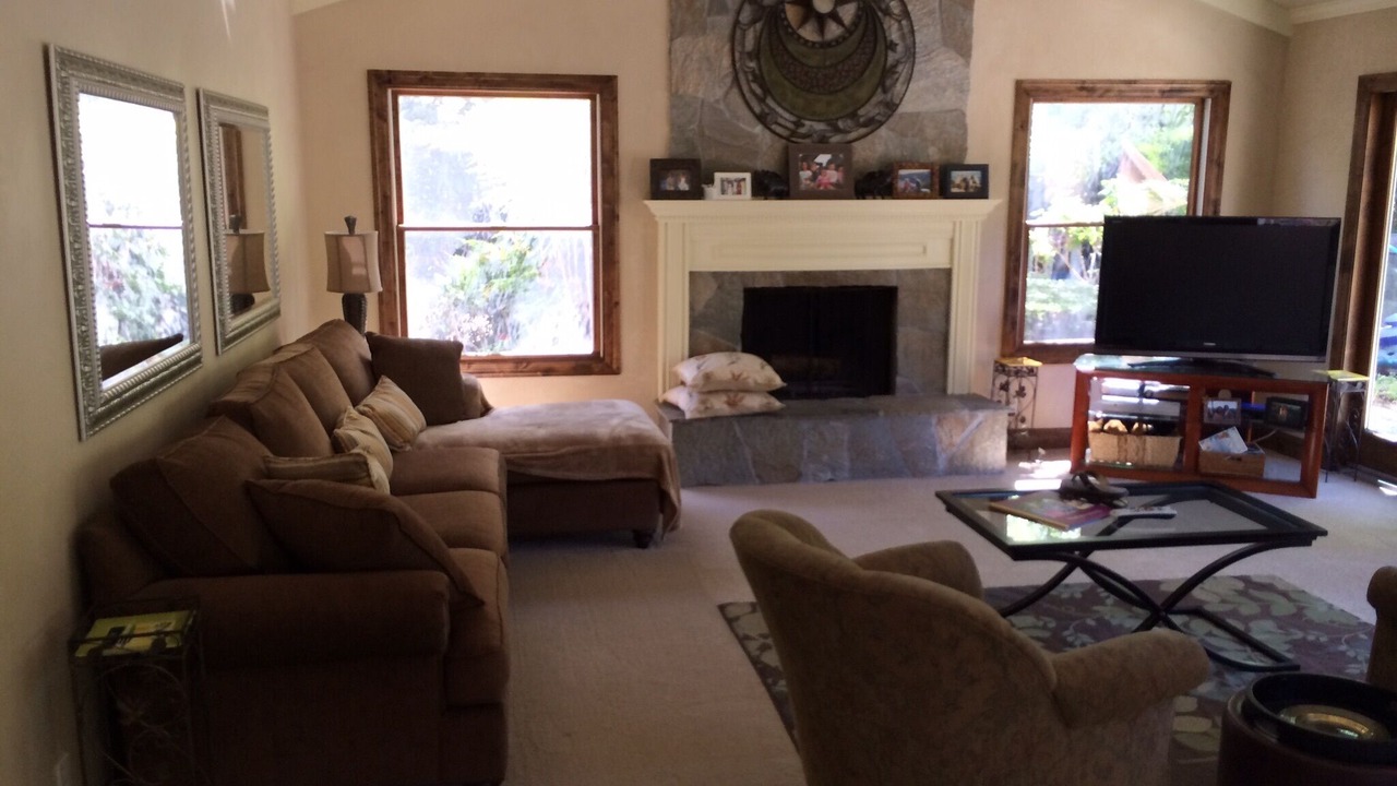 Photo of Livingroom in Los Altos Hills