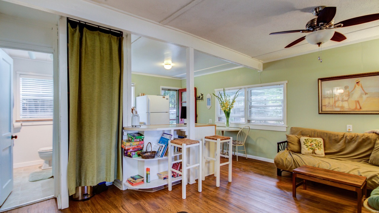 Photo of Livingroom in Montague