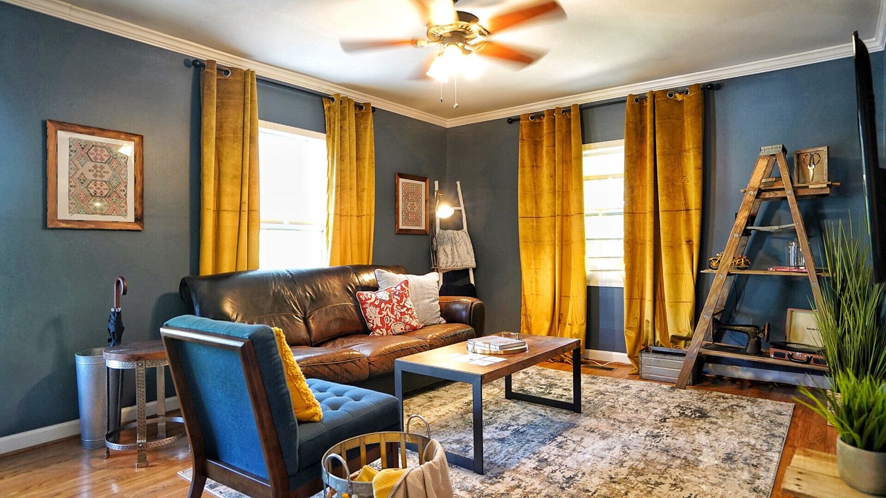 Photo of Livingroom in West Fairfax