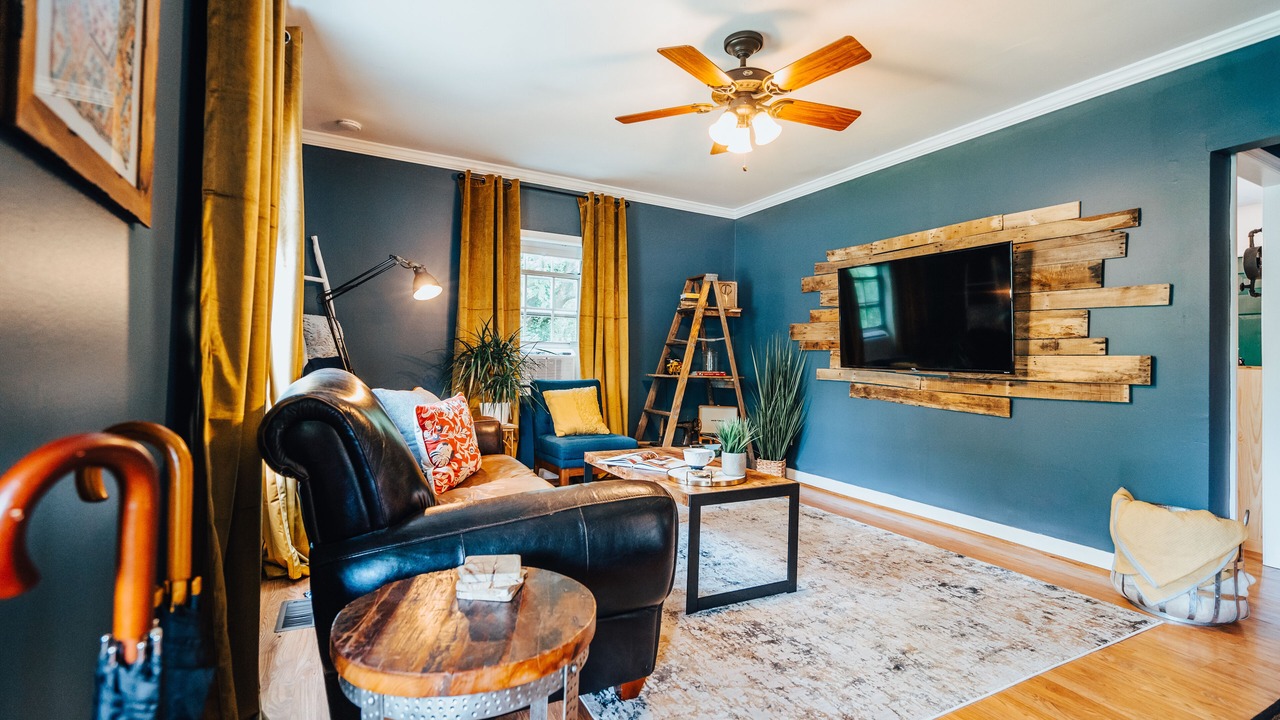 Photo of Livingroom in West Fairfax