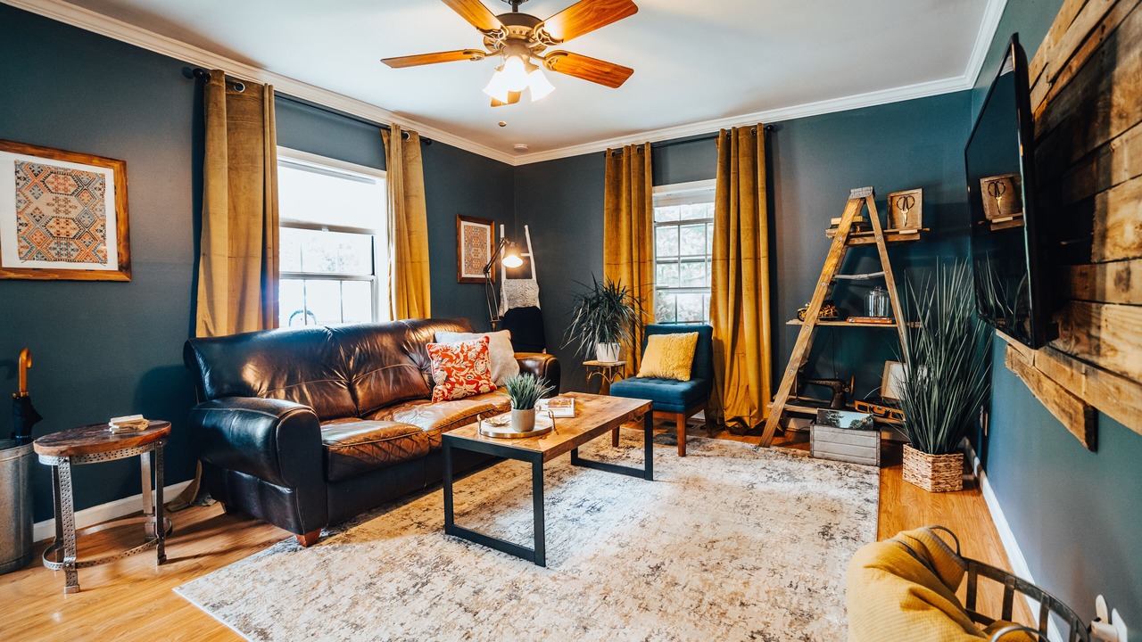 Photo of Livingroom in West Fairfax