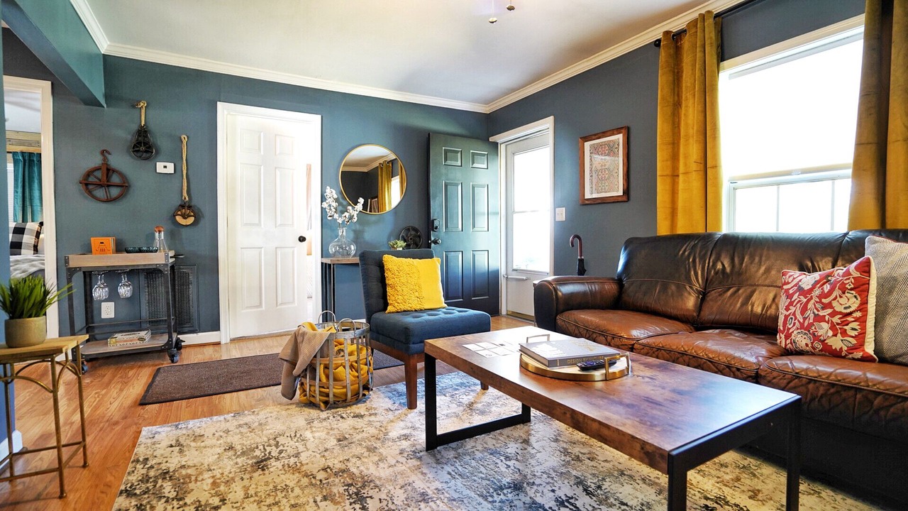 Photo of Livingroom in West Fairfax