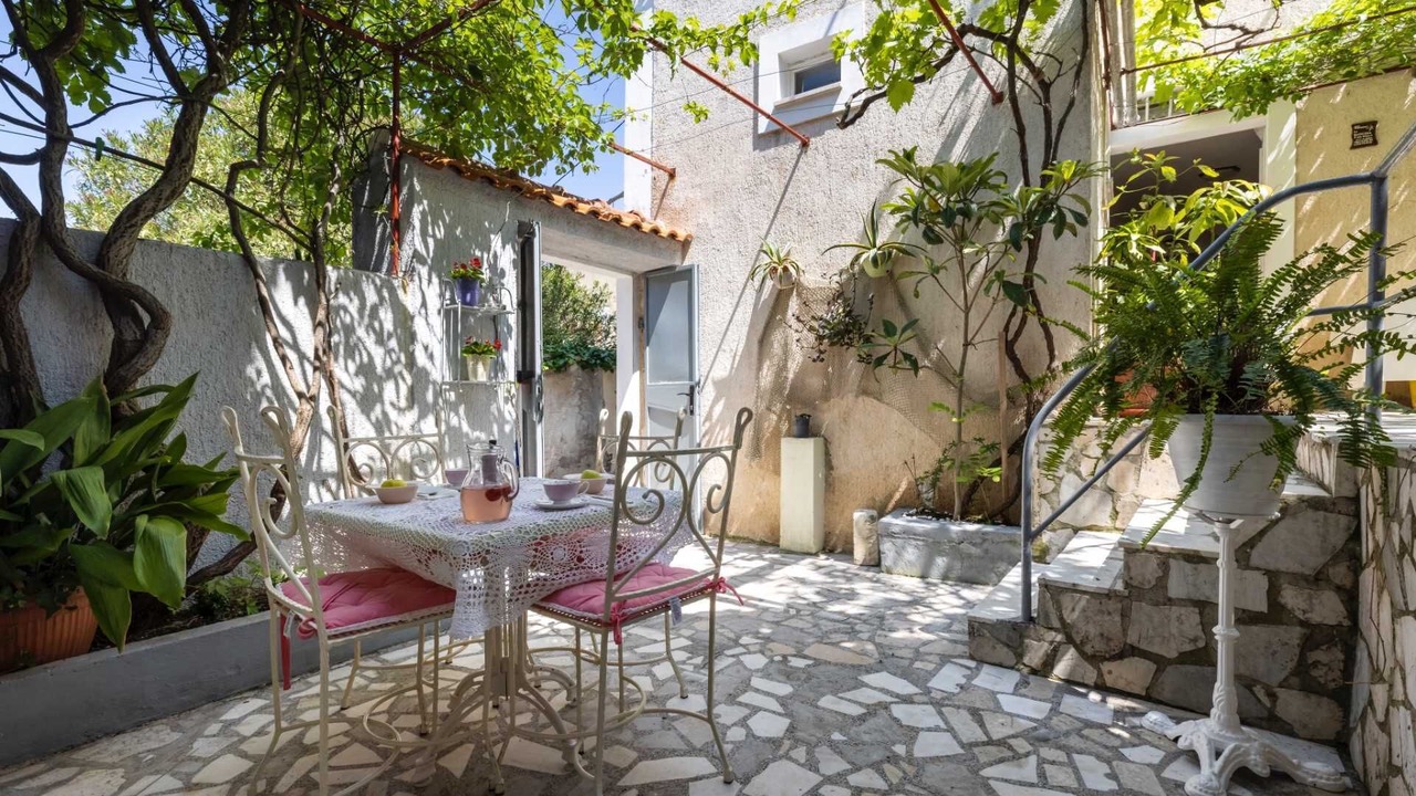 Photo of Outdoor in Cove Murtar