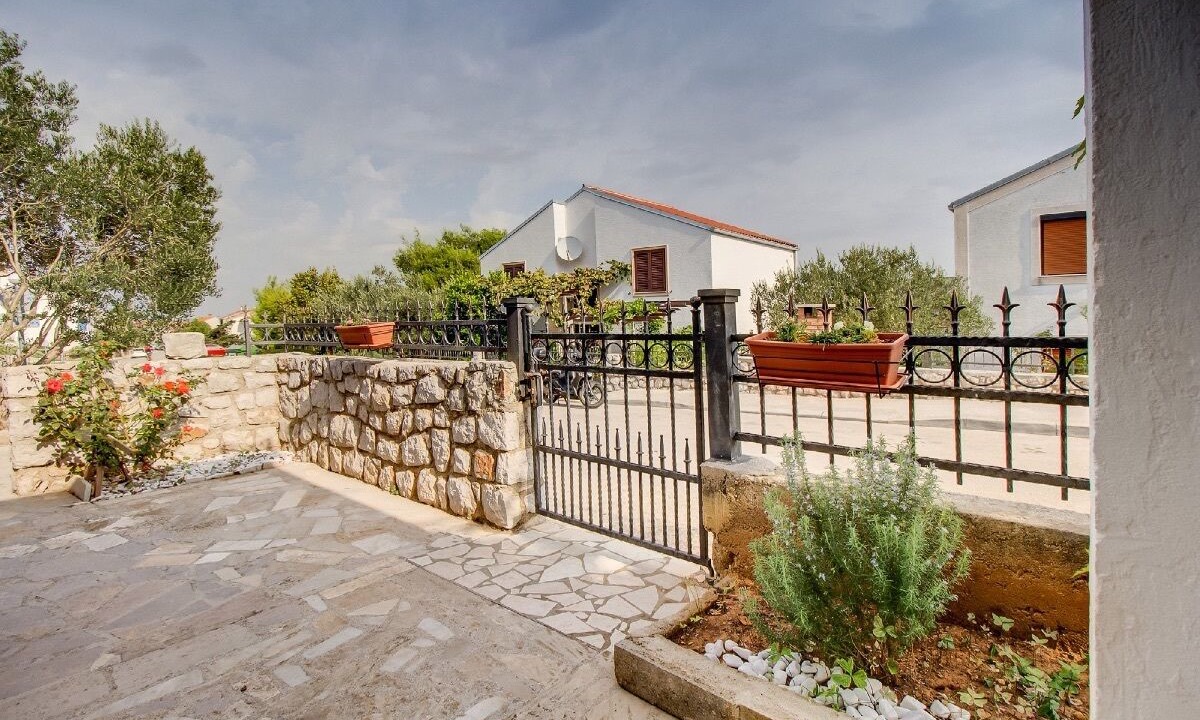 Photo of Outdoor in Cove Murtar