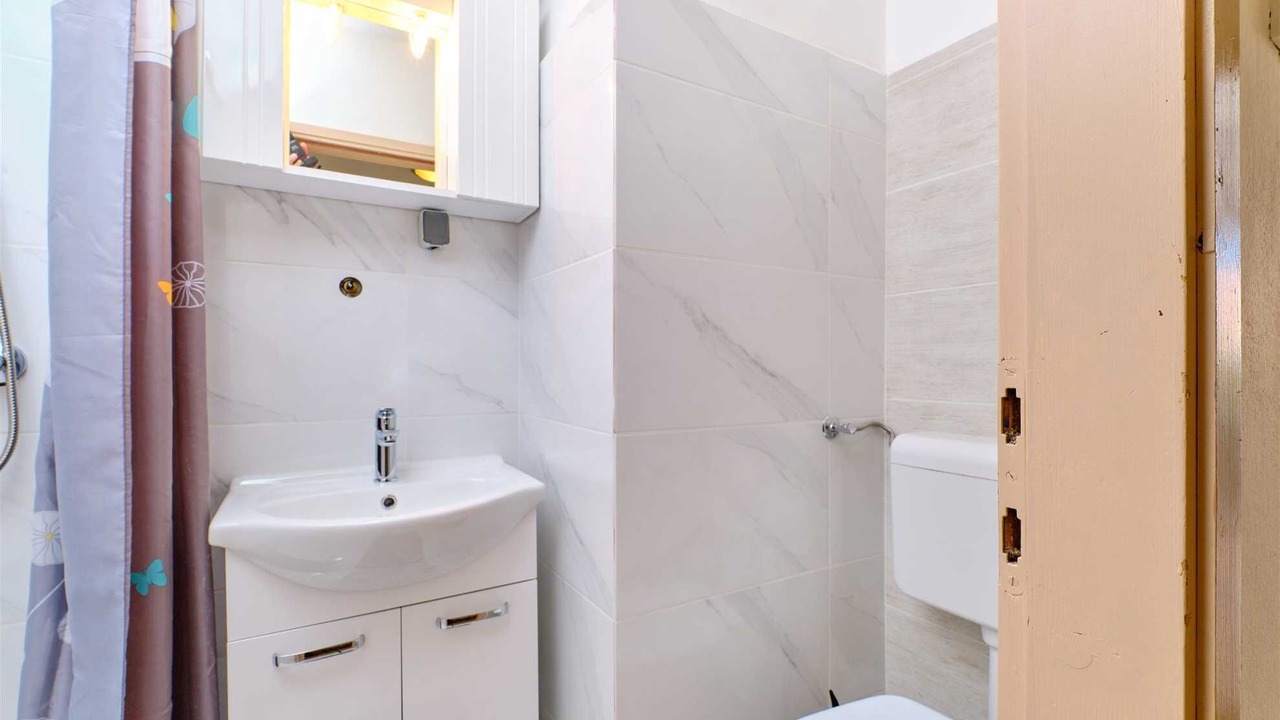 Photo of Bathroom in Cove Murtar