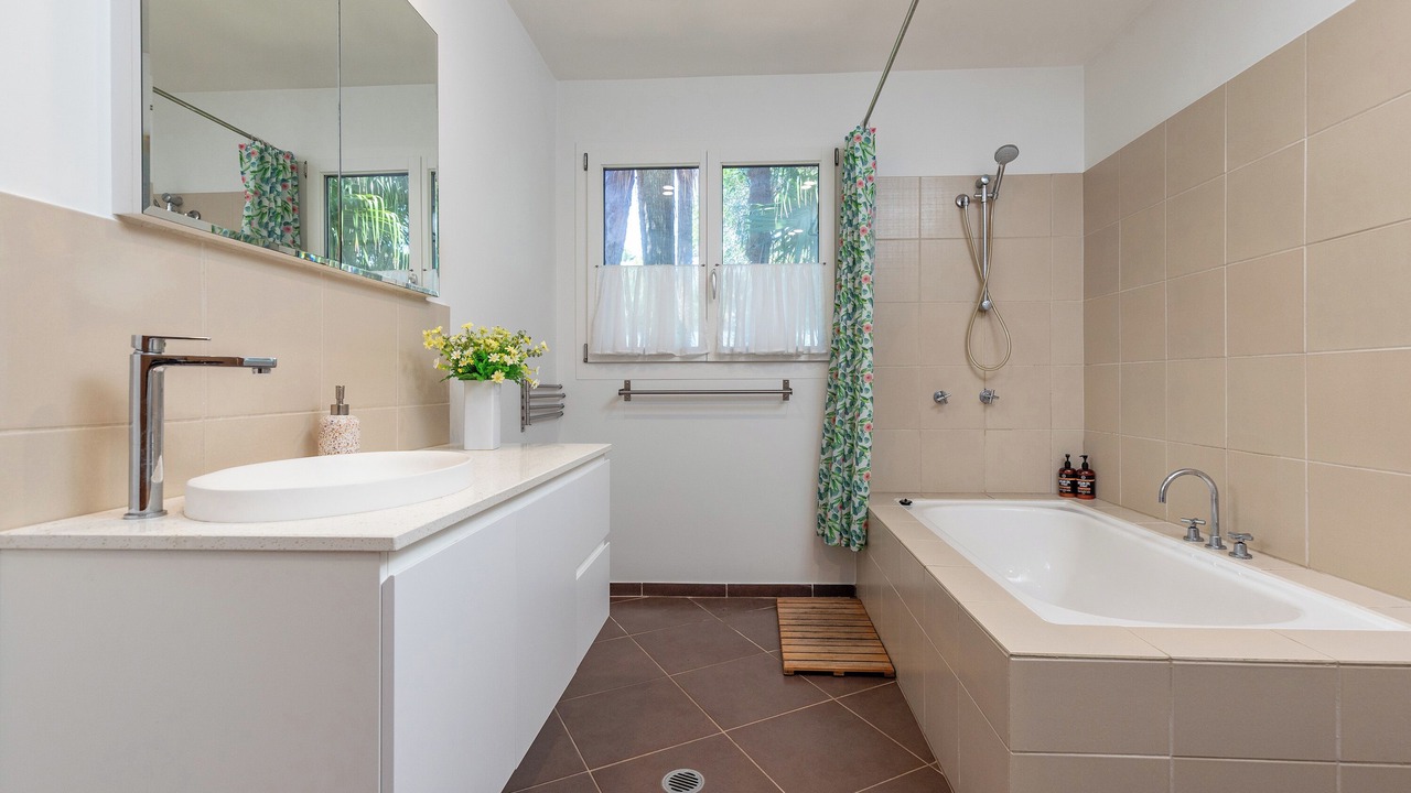 Photo of Bathroom in Elizabeth Beach