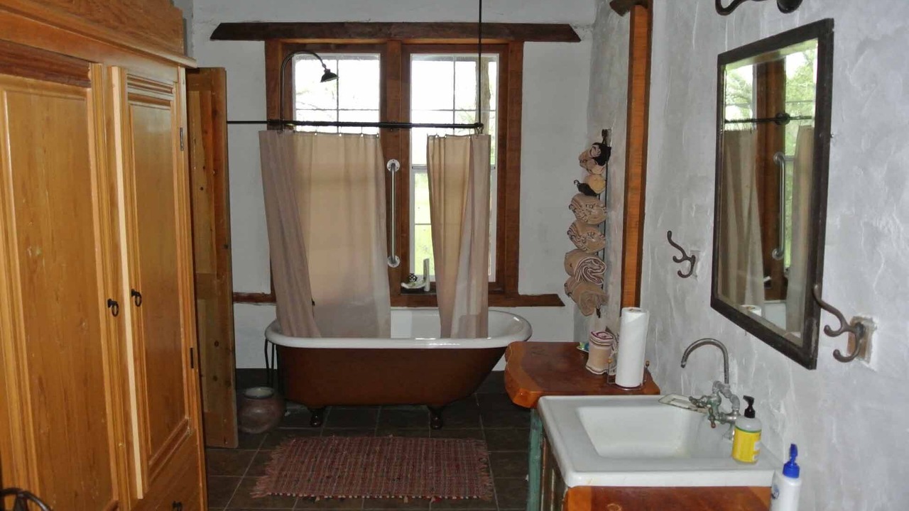 Photo of Bathroom in Lometa