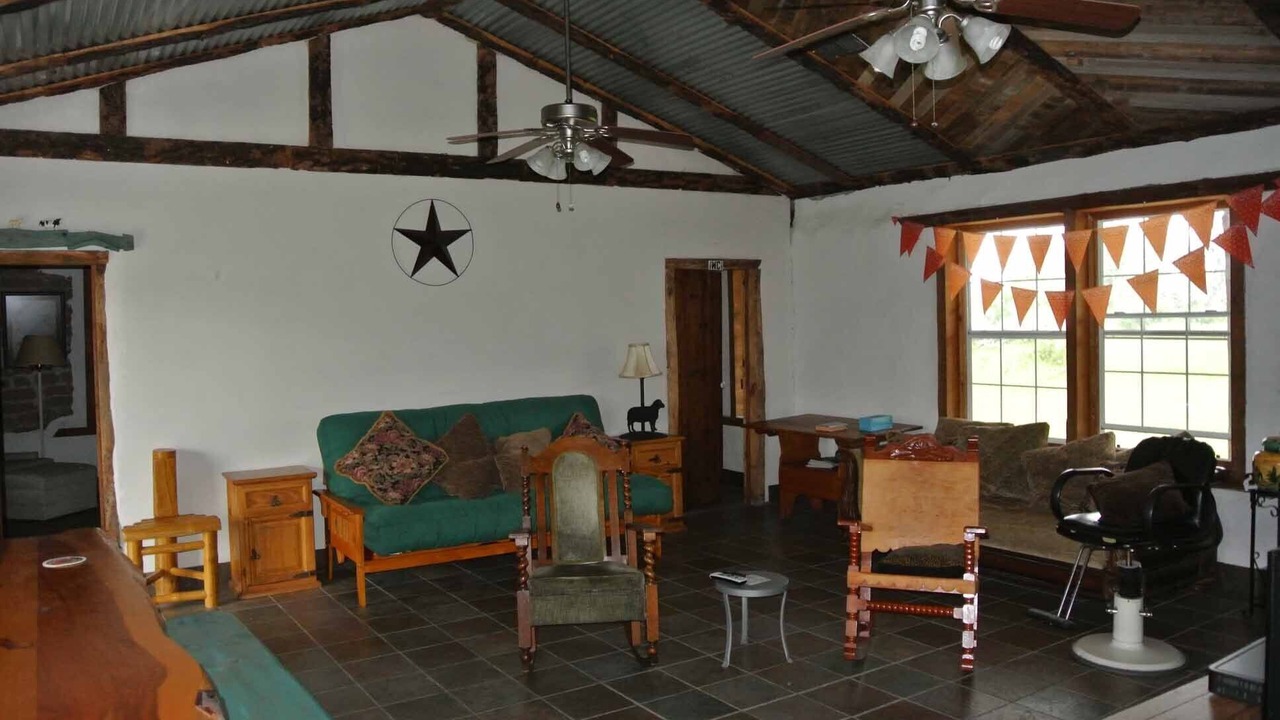 Photo of Livingroom in Lometa