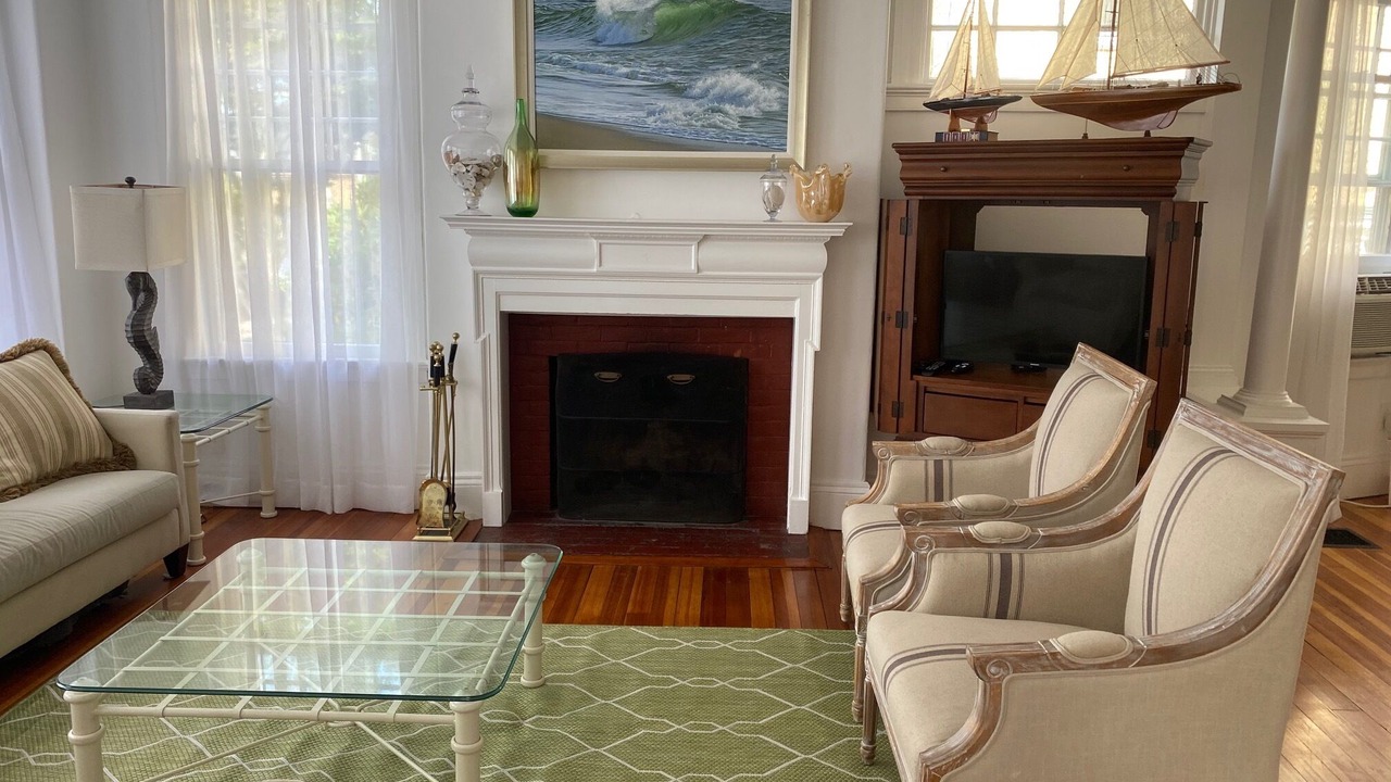 Photo of Bedroom in Off Broadway