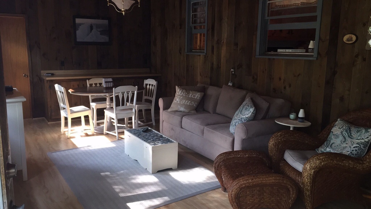 Photo of Livingroom in Niantic