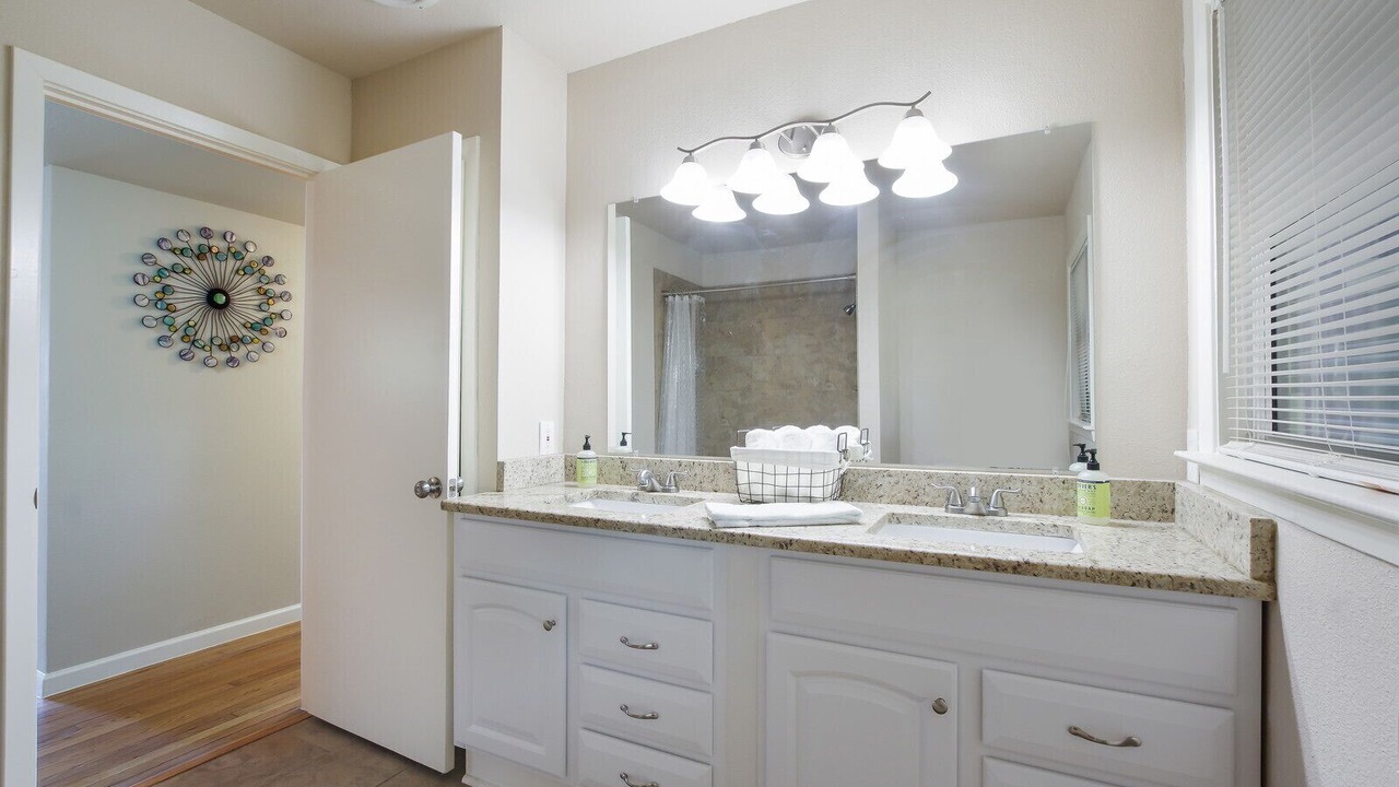 Photo of Bathroom in Shearer Hills - Ridgeview