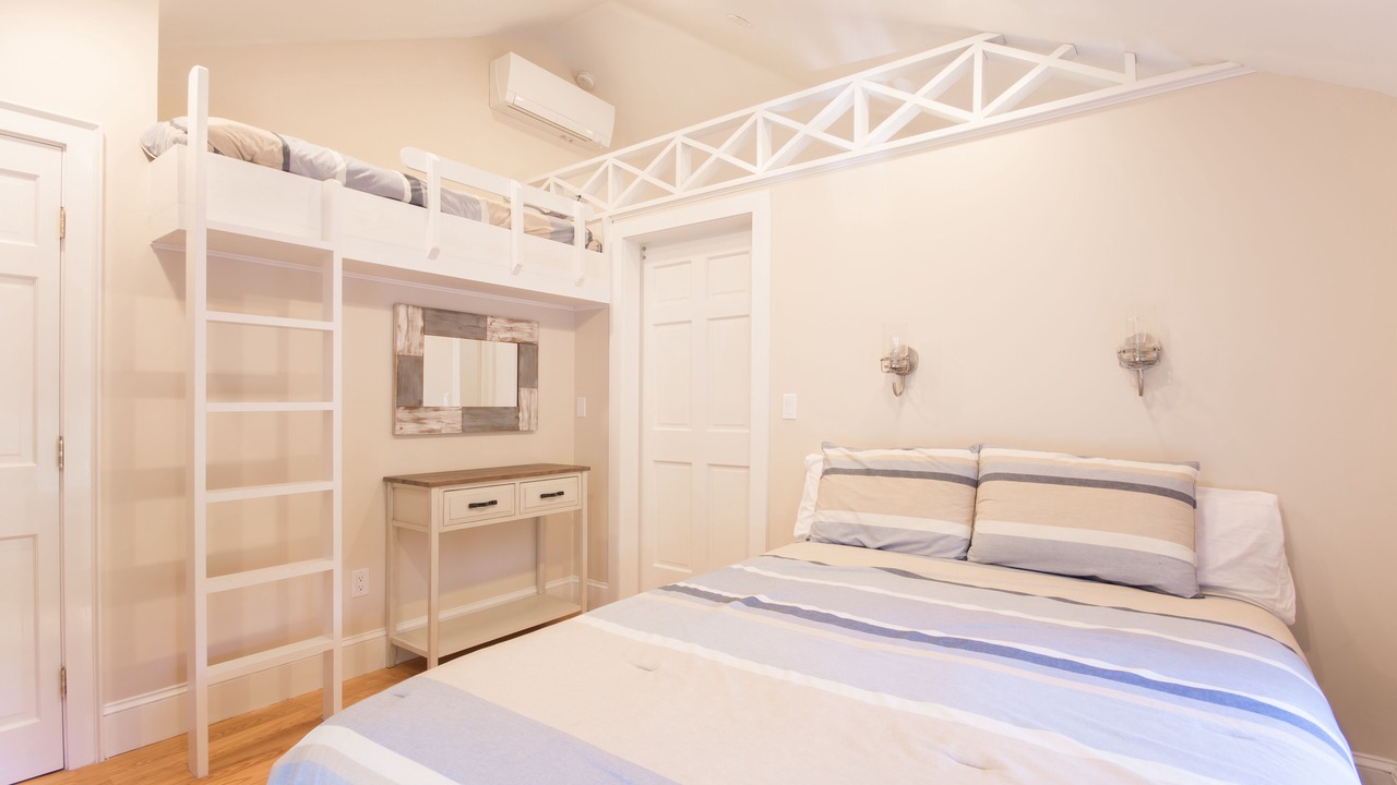 Photo of Bedroom in Lagoon Heights