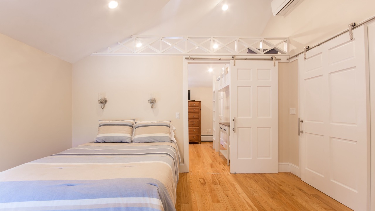 Photo of Bedroom in Lagoon Heights