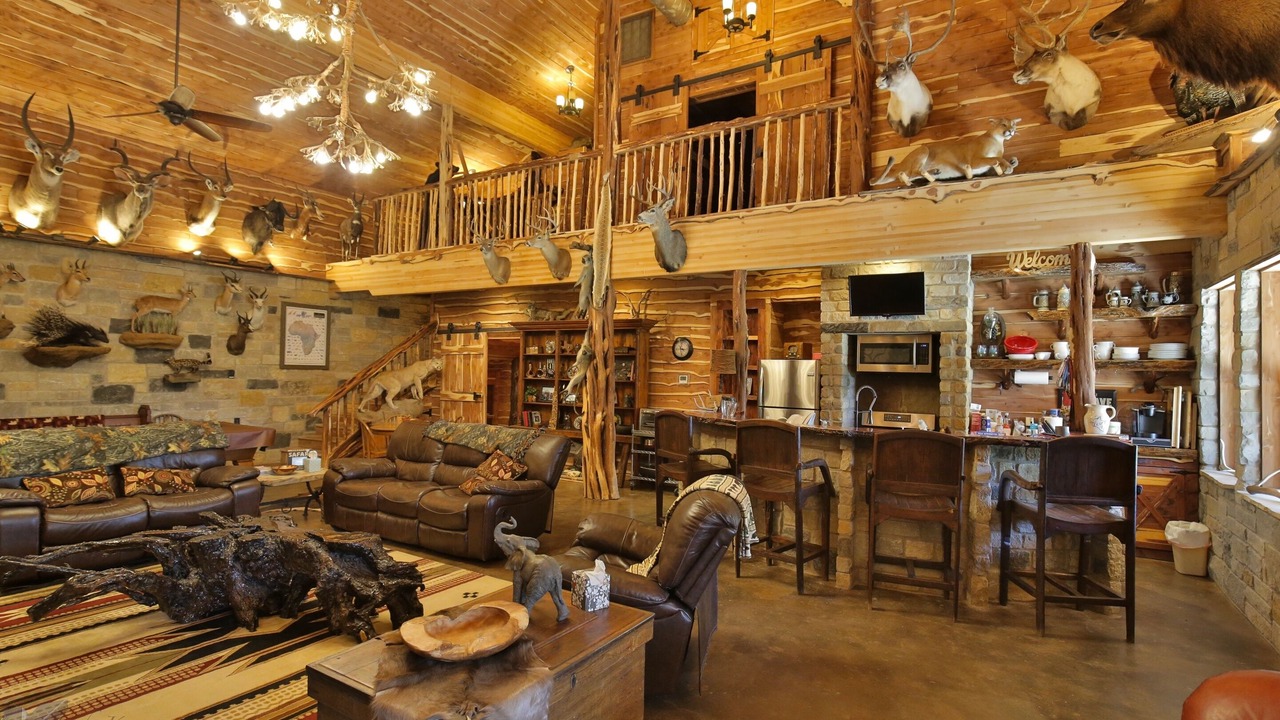 Photo of Livingroom in Elmwood Area