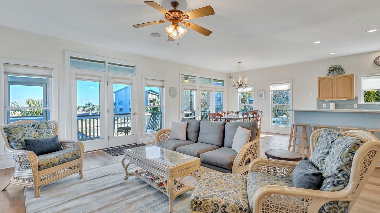 Photo of Livingroom in Oceanmarsh Subdivision