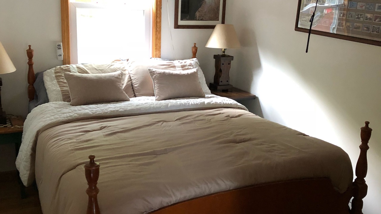 Photo of Bedroom in Redwood