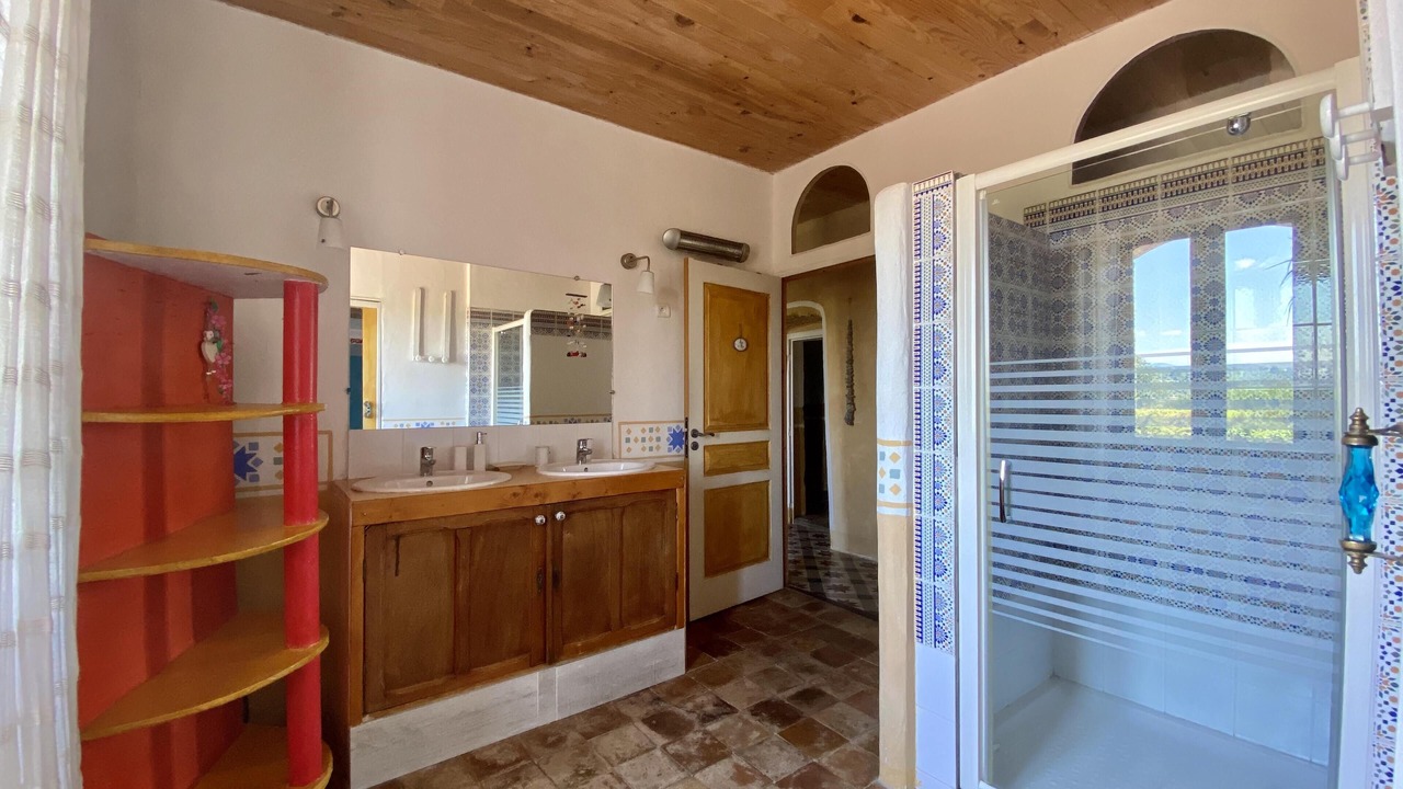 Photo of Bathroom in Saint Alban Auriolles
